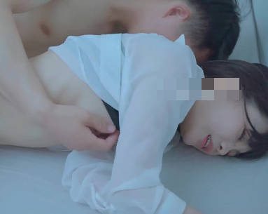 麻豆映画传媒x绝对领域・LY-024・屋内有人肉欲蒙生