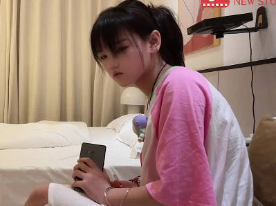 草莓视频・3000约的暴躁小萝莉・把她草的一脸生无可恋