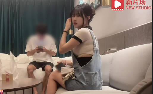 草莓视频・约操兼职幼师・妹子经验少不太会口・但是很敬业