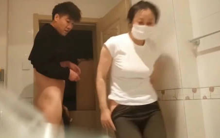 草莓视频・舅舅下班前我和舅妈在她家里速战一炮