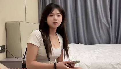 草莓视频・约炮酷似抖音网红董赤赤的学生妹・童颜巨乳・微胖界的天花板