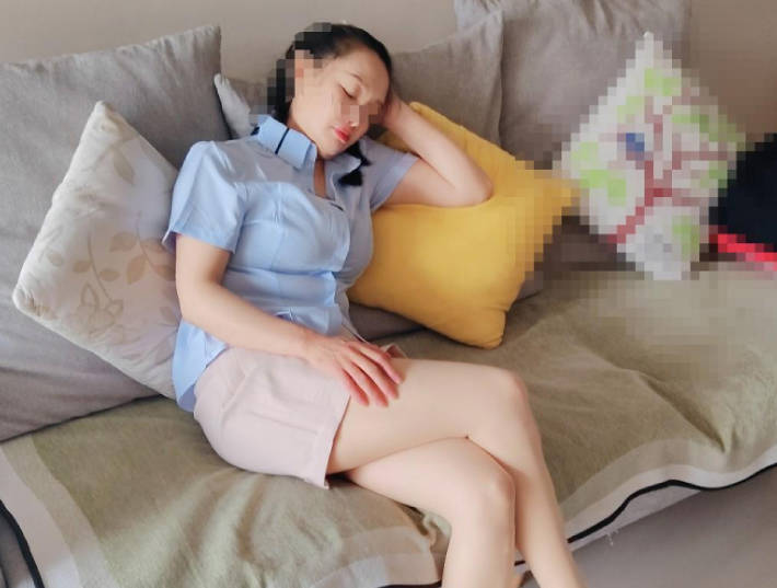 海角社区・趁妈妈午休时插进了她的馒头穴让妈妈夹着我的精液去上班