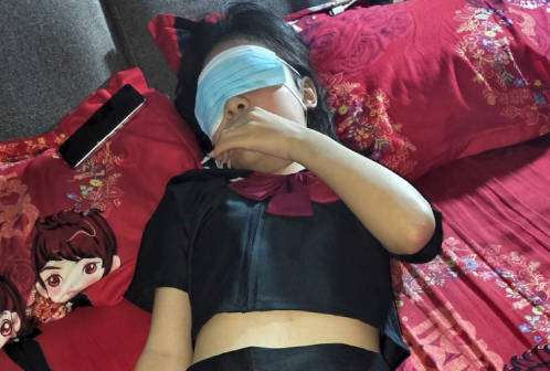 海角社区・真实骗到手强塞的邻家小妹妹灌醉被我拿了处后又找我操