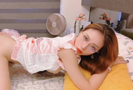 饥渴后妈与儿的激情・李蓉蓉
