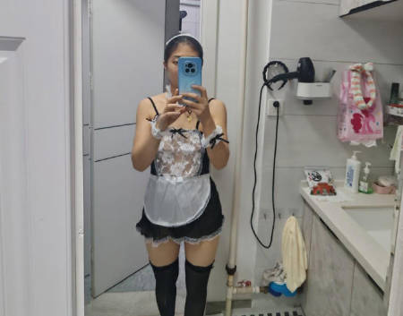 海角社区・表姐耐不住寂寞发女仆装勾引我・直接一炮让表姐唱征服
