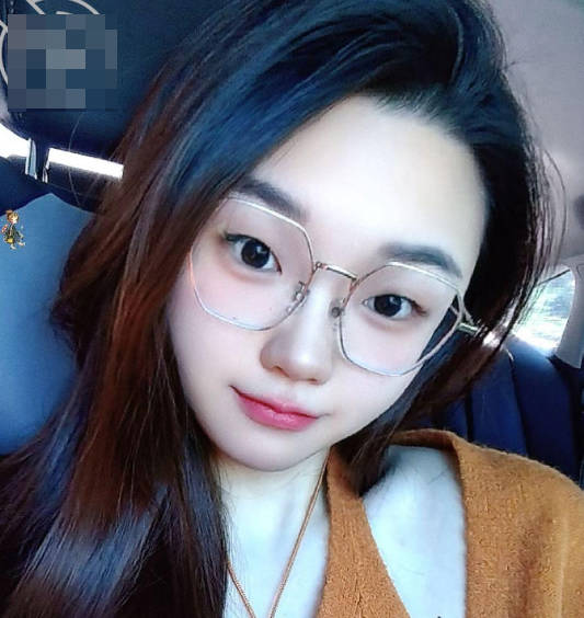 海角社区・平安夜酒店玩弄酷似明星宋轶的小姨子