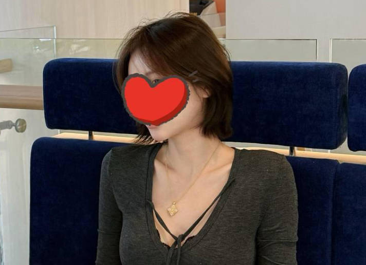 海角社区・姐姐在洗澡・冲进去抱着姐姐就进行强奸