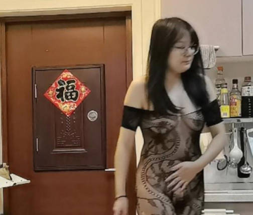 海角社区・新年淫妻给大家露脸拜年了