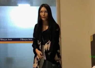 约个身材高挑的小美女穿情趣黑丝上门服务・旗袍足交亦别有风味・天生爱风流