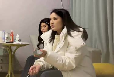 杏吧原创・今天约了个双飞・两个妹子都是第一次玩双飞・阿宾