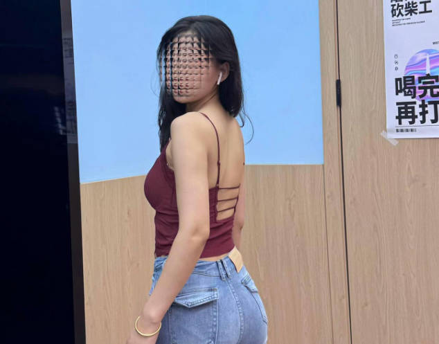 海角社区・强上喝醉的堂姐・最后内射进她的骚逼・静静看着精液流出