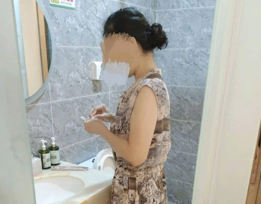海角社区.连衣裙干妈穿着衣服玩干儿子