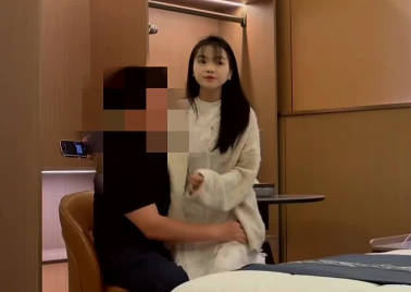 杏吧原创・今天约了个18岁清纯漂亮的越南小妹・越少了