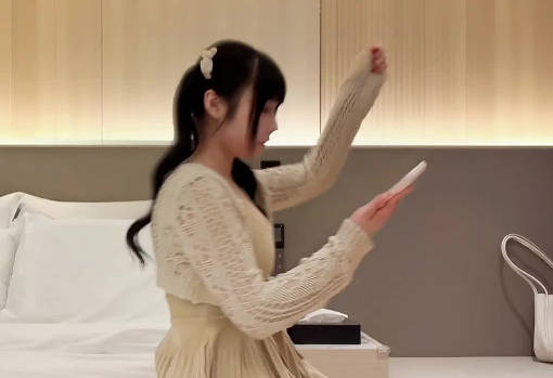 糖心Vlog・约操巨乳双马尾萝莉・李寻欢