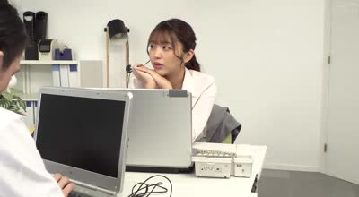 HALT-068 休日出勤中、脚長爆美女上司の履きっぱなしムレムレ黒パンストに包まれたパーフェクト  木下ひまり