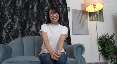 MOGK-002 贫乳刚毛地味メガネOLを、沼らせ、孕ませ、穴人形洗脳